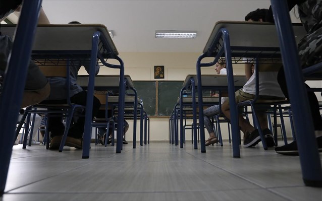 panelladikes-eksetaseis-panellinies-sxoliki-taksi-aithousa-sxoleio