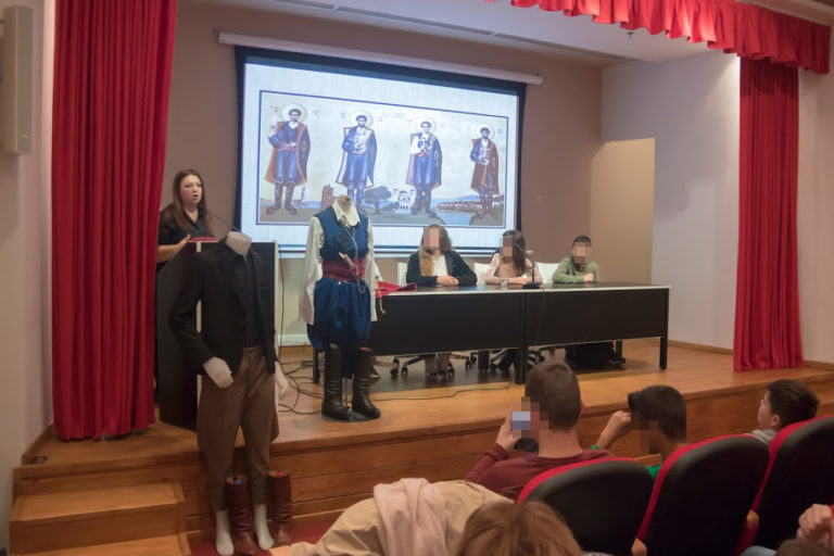 Μαθητές από το Ρέθυμνο στη Δημοτική Πινακοθήκη Μαλεβιζίου «Μπότης Θαλασσινός» στην Τύλισο