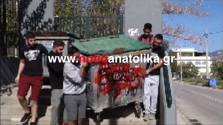 Οι καθηγητές ήξεραν ότι τα παιδιά ήθελαν να τραγουδήσουν το «Μακεδονία Ξακουστή» και τους το είχαν απαγορεύσει