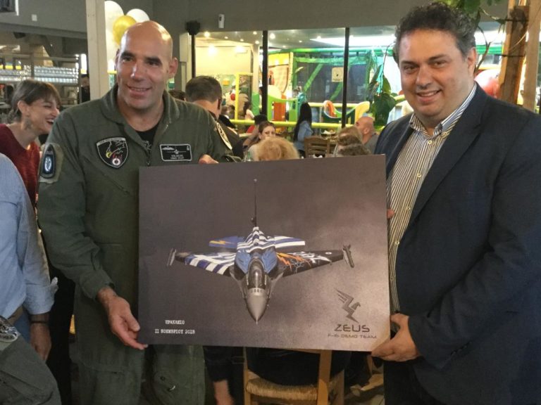 Εντυπωσιακή η επίδειξη του F-16 με χιλιάδες θεατές-θαυμαστές!!!  Στ. Αρναουτάκης: Είμαστε υπερήφανοι για τους πιλότους της Αεροπορίας μας.