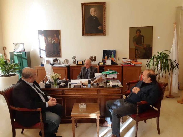 Συνάντηση Δημάρχου Ηρακλείου με κλιμάκιο της ΕΠΟ – Αυτοψία στο Παγκρήτιο