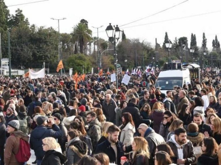 Από τους πιο κακοπληρωμένους παγκοσμίως οι Έλληνες εκπαιδευτικοί