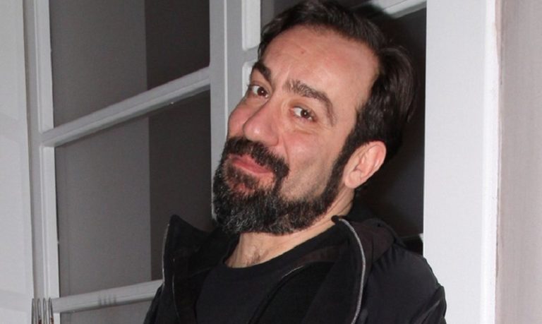 «Είμαι Μακεδόνας! Ξέρω την ιστορία μου! Ποιος μου τη ξηλώνει;»: Το ξέσπασμα του Καλυβάτση για τη συμφωνία των Πρέσπών