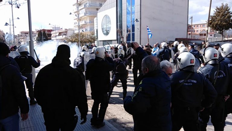 Αποδοκίμασαν την Ολγα Γεροβασίλη στην Πτολεμαΐδα -Επεισόδια και χημικά με έναν τραυματία