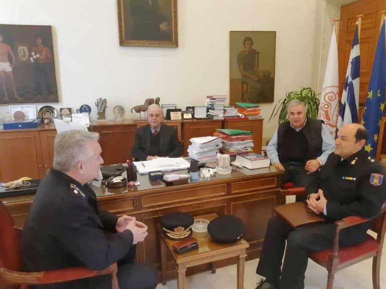 Συνάντηση Δημάρχου Ηρακλείου Βασίλη Λαμπρινού με τον νέο Διοικητή των Πυροσβεστικών Υπηρεσιών Κρήτης