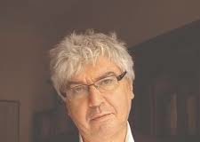 Στην αγκαλιά της Ελληνίδας μάνας