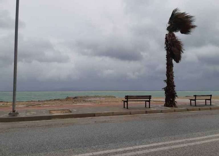 Καλλιάνος για καιρό Παρασκευής: Πού θα εκδηλωθούν λασποβροχές
