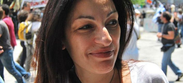 Η Μυρσίνη Λοΐζου εισέπραττε επί 5,5 χρόνια τη σύνταξη της νεκρής μητέρας της