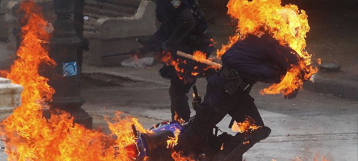 Οι Ειδικοί Φρουροί απαντούν στον Κυρίτση- Πάνω από 170 αστυνομικοί έχουν καεί από μολότοφ