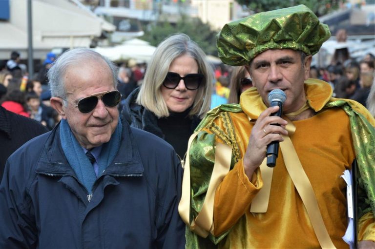 Δήμαρχος Ηρακλείου Β. Λαμπρινός: «Οι αφορμές για να βρισκόμαστε όλοι μαζί και να γιορτάζουμεείναι σημαντικές γιατί μας υπενθυμίζουν ότι όσο έχουμε ο ένας τον άλλο, δεν έχουμε και τίποτα να φοβηθούμε»