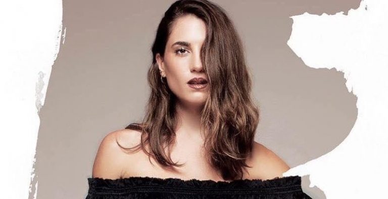 Η Παυλίνα Βουλγαράκη ανεβαίνει στο stage της μουσικής σκηνής BOFOR