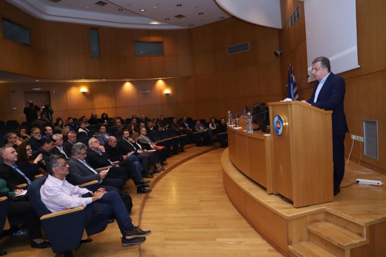Η Περιφέρεια Κρήτης συνεργάζεται με την Πολιτεία, τα επιστημονικά-Εκπαιδευτικά Ιδρύματα και τους φορείς για την αντιμετώπιση της κλιματικής αλλαγής που είναι παρούσα στο νησί