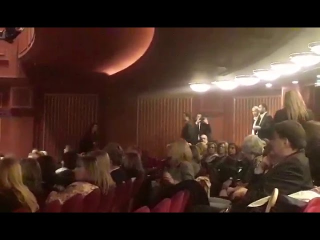Η Χατζηγεωργίου παράτησε ομιλία στη μέση και έφυγε -«Κάγκελο» η Τσαπανίδου