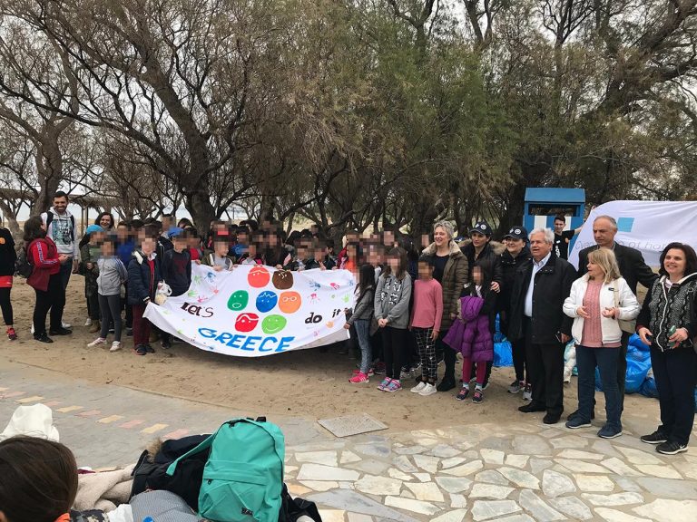 Μαθητές από σχολεία του Μαλεβιζίου στην μεγάλη δράση – Δήμος, Πολιτιστικός Σύλλογος Γαζίου, Λιμενικό και ξενοδοχεία της περιοχής ενίσχυσαν την προσπάθεια – Κώστας Μαμουλάκης: Αυτά τα παιδιά, με τις γνώσεις και την όρεξή τους, μπορούν να φτιάξουνε ένα καλύτερο περιβαλλοντικό αύριο για τον τόπο μας 