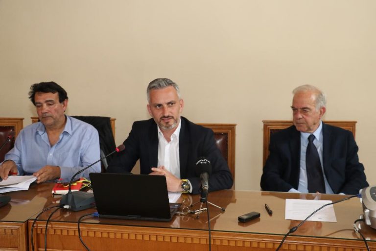Δήμαρχος Ηρακλείου Βασίλης Λαμπρινός: «Κάνουμε ένα ακόμα βήμα προς την υλοποίηση του οράματός μας για το Ηράκλειο» – Ξεκινά η δημόσια διαβούλευση για την Πλατεία Ελευθερίας