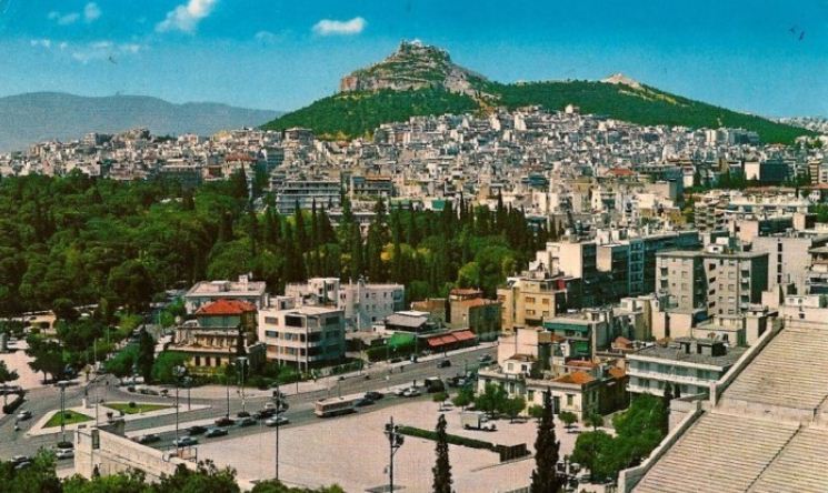 Αθήνα 40 χρόνια πριν: Χωρίς νέφος, χωρίς φόβο, στον Υμηττό υπήρχαν χωράφια και έτρωγες σουβλάκι με 2 δραχμές