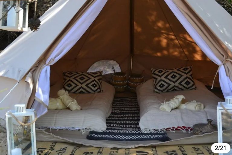 Μόνο στην Ελλάδα: Νοικιάζουν μέσω Airbnb… σκηνές στη Γαύδο!