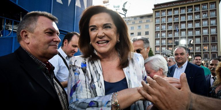 Ντόρα Μπακογιάννη: «Δεν το βάζω κάτω» -Κύμα συμπαράστασης μετά την ανακοίνωση ότι διεγνώσθη με καρκίνο