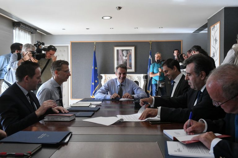 Στο υπουργείο Τουρισμού ο Μητσοτάκης -Τo δεκαετές στρατηγικό σχέδιο για τον τουρισμό