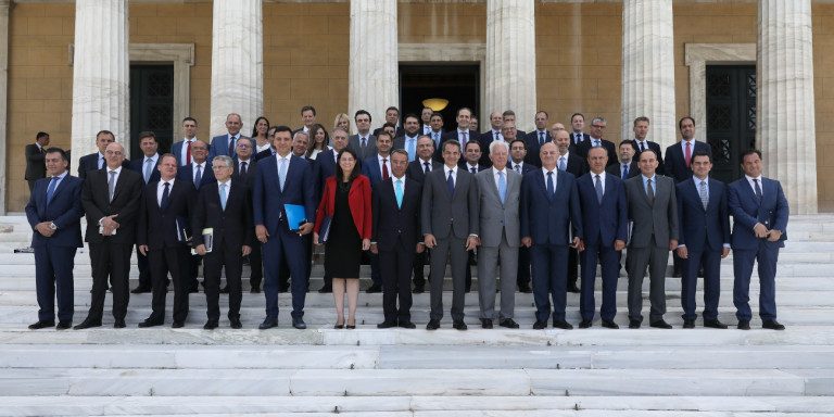 Μητσοτάκης με το νέο υπουργικό -«Να έχετε ψηλούς στόχους αλλά χαμηλό βλέμμα»