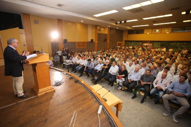 Απίστευτη κοσμοσυρροή στην κεντρική ομιλία του Γρηγόρη Πασπάτη