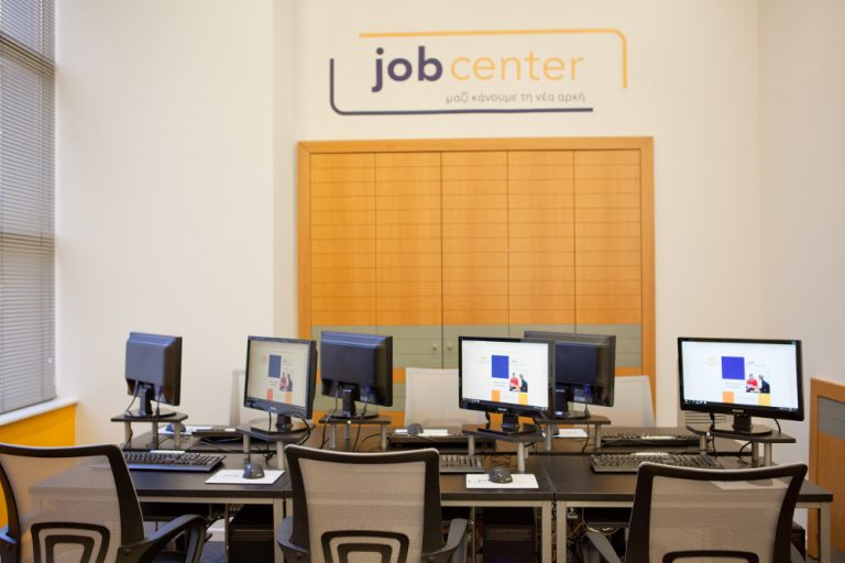 To «μαγικό» Job Center της Αθήνας που βρίσκει δουλειά σε όσους έχουν χάσει τα πάντα