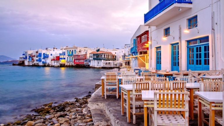 Πάσχα 2025: Ποια νησιά επέλεξαν οι Έλληνες για τις ημέρες των εορτών