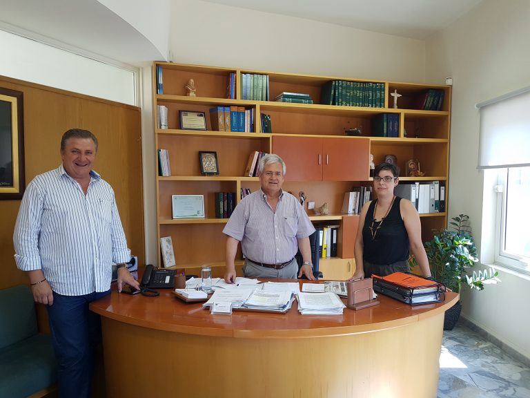 Υπογραφή σύμβασης για τον ηλεκτροφωτισμό του γηπέδου της Δαμάστας