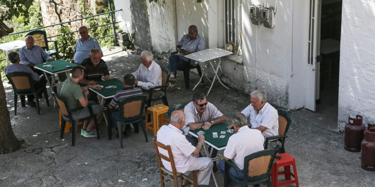 Σάλος στη Θεσπρωτία: Σέρβιρε η… πεθερά και το καφενείο «έφαγε» πρόστιμο 21.000 ευρώ!