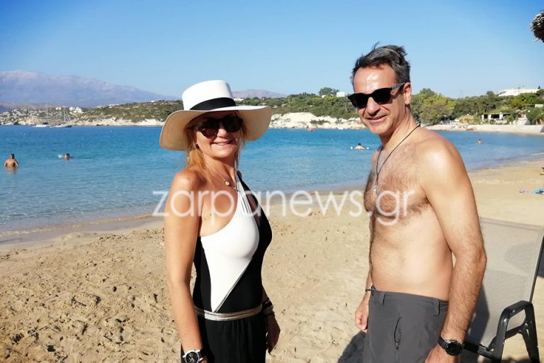 Στην Κρήτη ο Κυριάκος Μητσοτάκης -Βουτιές με τη Μαρέβα στο Μαράθι