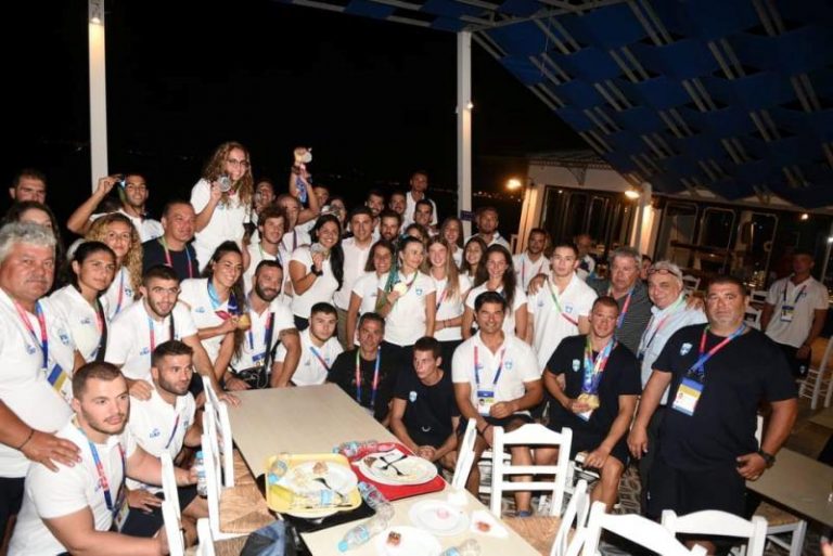 Τα μέλη της ελληνικής αποστολής στους II Μεσογειακούς Παράκτιους Αγώνες επισκέφτηκε ο Λ. Αυγενάκης