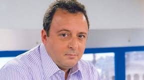 Πίσω απ’ τους μαξιμαλισμούς, παραμονεύει μια Λεπέν