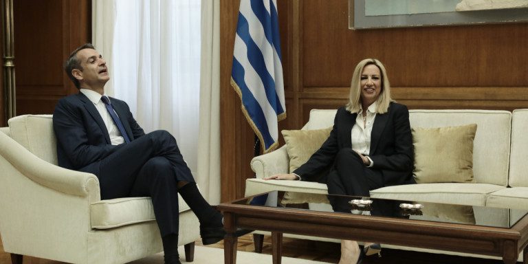 Συνάντηση τώρα Μητσοτάκη-Φώφης: «Σηκώθηκα μόνο και μόνο για να έρθω εδώ»