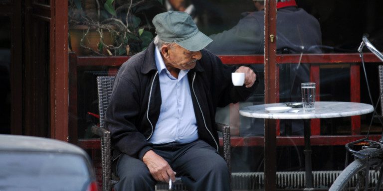 «Αντάρτικο» κατά του αντικαπνιστικού νόμου -Προσφεύγουν στο ΣτΕ οι καταστηματάρχες