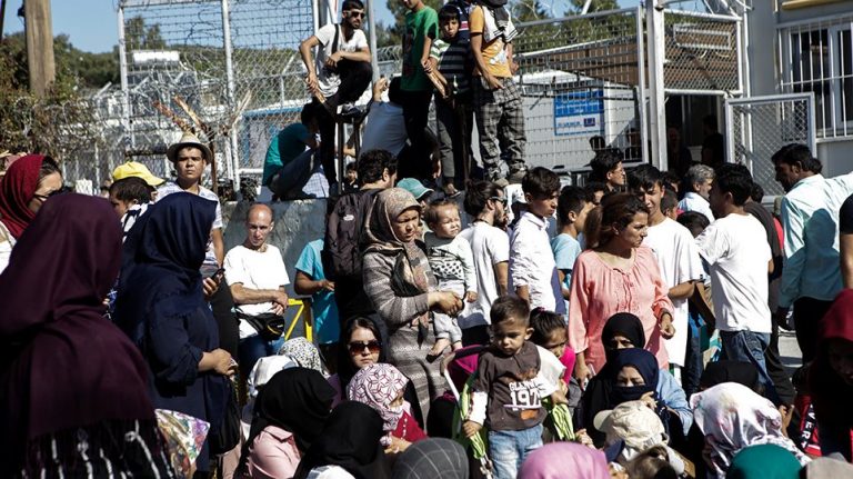 Πολιτικό μασάζ σε βουλευτές και στελέχη ΝΔ για το μεταναστευτικό -Ενημέρωση την Κυριακή στην Πειραιώς
