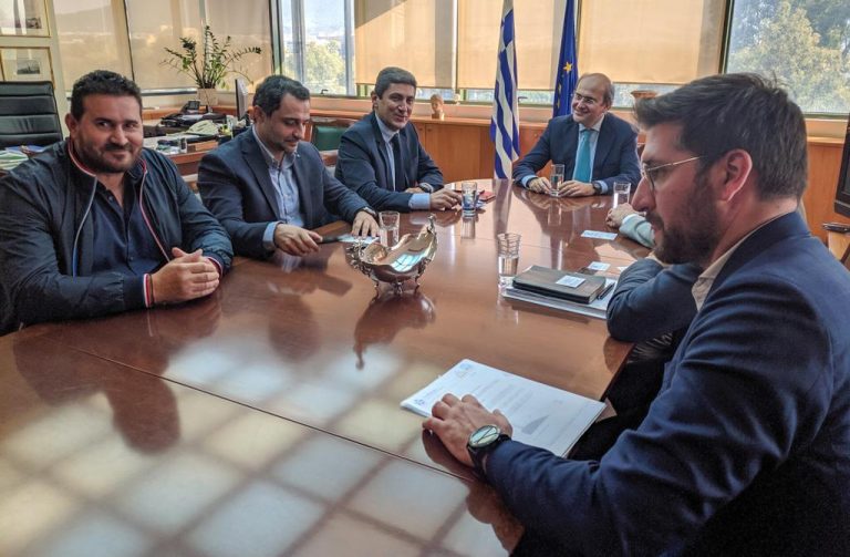 Συνάντηση Αυγενάκη – Μποκέα με τον Υπουργό Περιβάλλοντος και Ενέργειας Κωστή Χατζηδάκη για την καλωδιακή σύνδεση Κρήτης