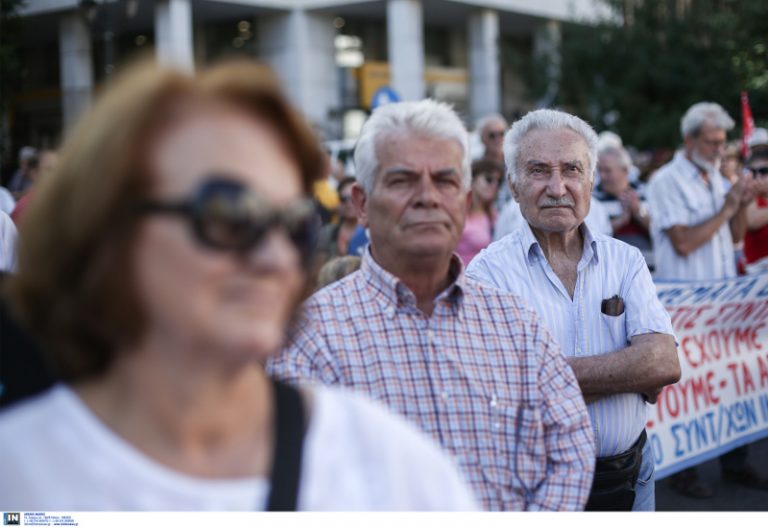 Παγκόσμια Ημέρα Ηλικιωμένων: Συγκέντρωση συνταξιούχων αυτή την ώρα στο κέντρο της Αθήνας