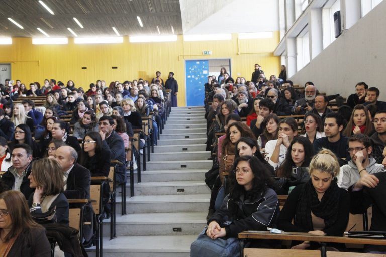 Πανελλήνιες: «Επανάσταση» για την εισαγωγή στα ΑΕΙ όλης της χώρας – Σε διπλό ταμπλό οι βάσεις