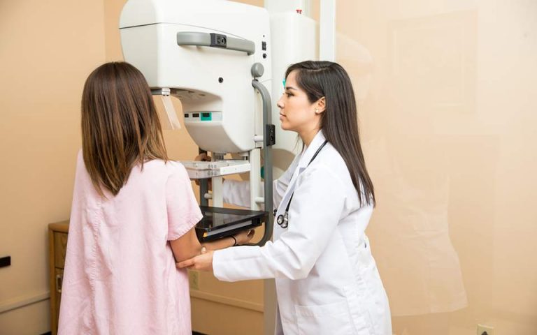 Εξέταση αίματος θα ανιχνεύει τον καρκίνο του μαστού έως και πέντε χρόνια πριν την εμφάνιση των συμπτωμάτων