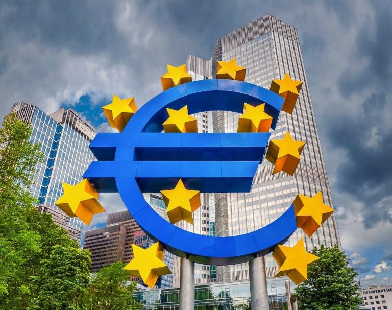 Κομισιόν: Υπερπλεόνασμα φέτος, θα επιτευχθούν οι δημοσιονομικοί στόχοι του 2020-2021