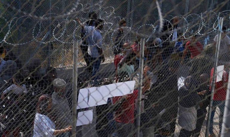 Διδυμότειχο: Δασκάλα έπεσε σε μπλόκο μεταναστών – Προκλήσεις και κλείσιμο δρόμου