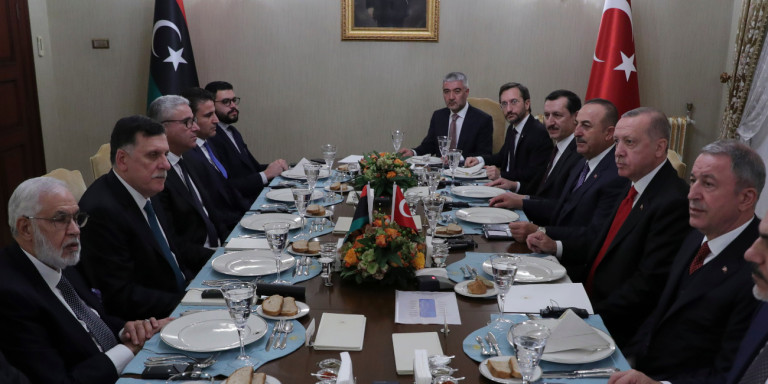 Διπλωματικό πόκερ πάνω από τη Λιβύη: ΗΠΑ, Ρωσία, Τυνησία, Ιταλία κατά Ερντογάν