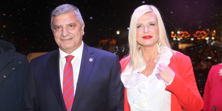 Υπάλληλοι Περιφέρειας: Ο Πατούλης παρήγγειλε για το γραφείο του έπιπλα 20.000 ευρώ -Τι απαντά η Περιφέρεια