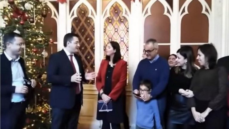 Συγγνώμη Τζιτζικώστα για τα άστοχα αστεία με τον… Σειρηνάκη σε γυναίκες της Περιφέρειας