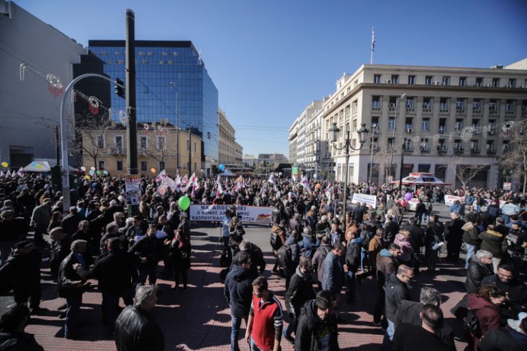 Σε απεργιακό κλοιό η χώρα την Τετάρτη.