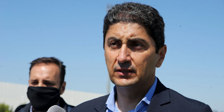 Αυγενάκης: Ενδιαφέρουσα η πρόταση για παρουσία φιλάθλων στα γήπεδα, αλλά από την επόμενη σεζόν