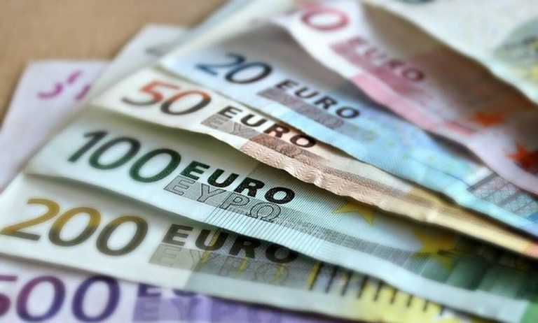 Επίδομα 534 ευρώ: Ποιοι είναι οι δικαιούχοι – Πότε θα το λάβουν τον Ιούνιο και τον Ιούλιο
