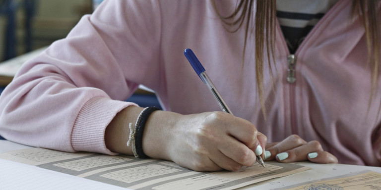 Πανελλαδικές 2020: Τα 6 «κλειδιά» για την εισαγωγή στα ΑΕΙ -Η βάση του «10» και ο συντελεστής βαρύτητας