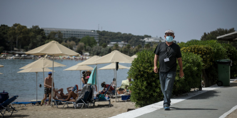 Σύψας: Ο κορωνοϊός επιβιώνει πολύ λιγότερο σε θερμοκρασίες πάνω από 25 βαθμούς, αλλά δεν σκοτώνεται