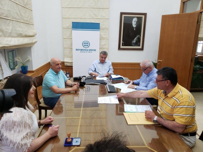 Υπογραφή σύμβασης ανάμεσα στη Περιφέρεια Κρήτης και την Ένωση Καταναλωτών Κρήτης για την στήριξη ευπαθών οικογενειών δικαιούχων του Ε.Π. ΤΕΒΑ